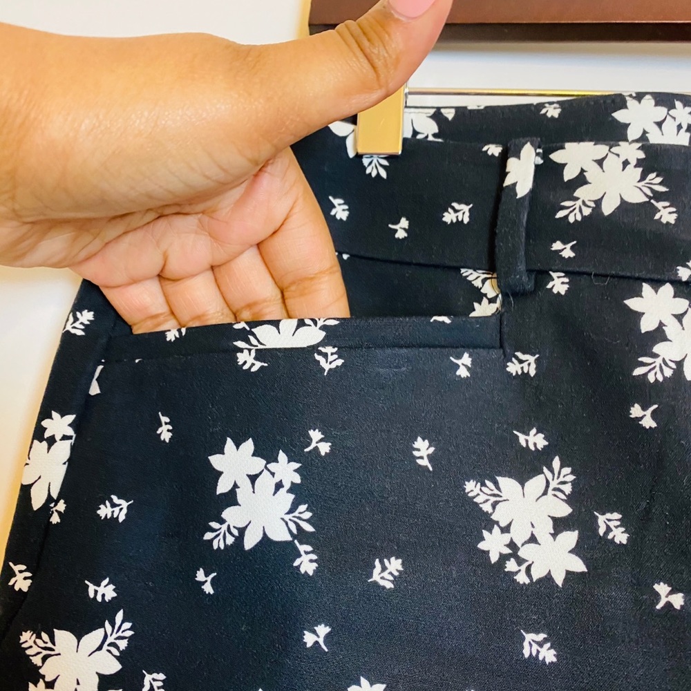 LOFT Marisa Black & White Floral Crop Pants Sz 12 - Picture 3 of 8